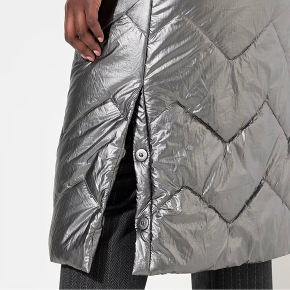 Ulla Popken Longline Metallic Quilted Vest - Picture 6 of 6